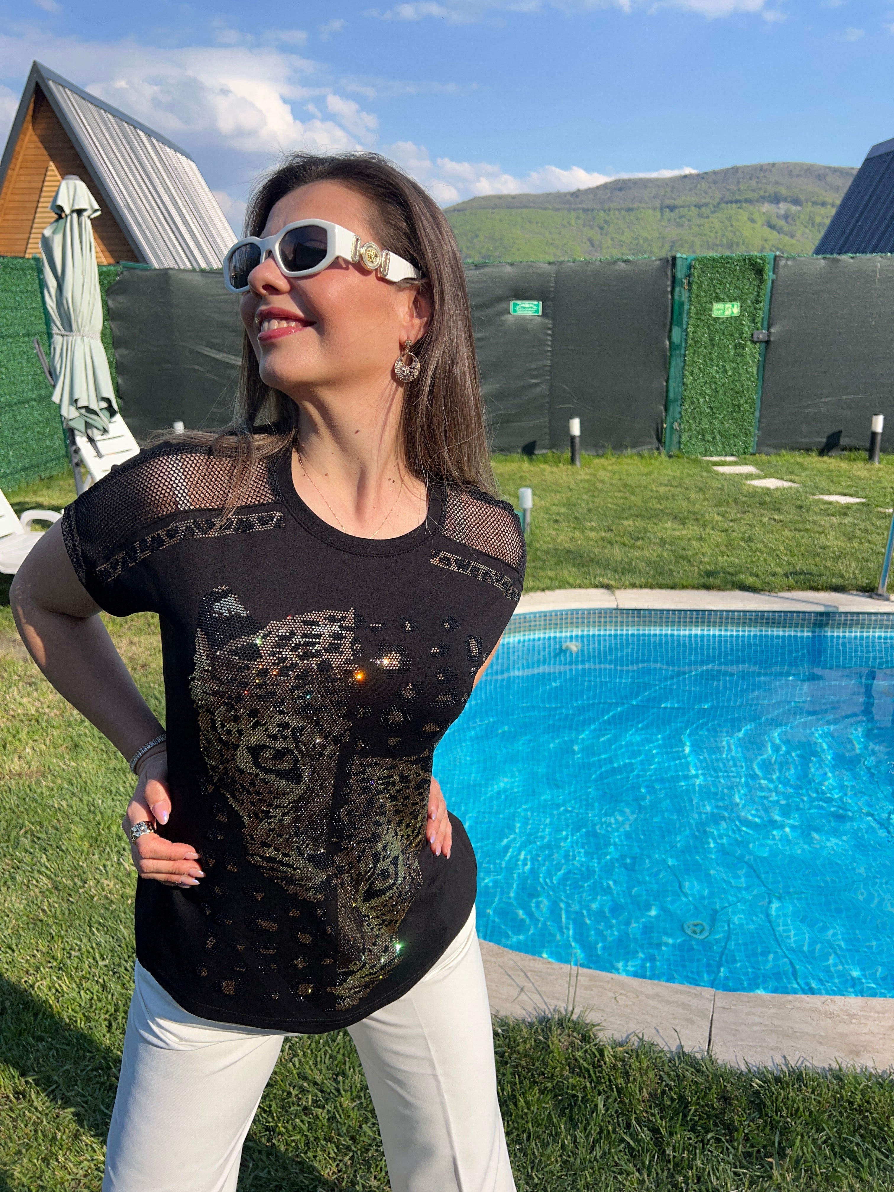 Leopar desenli taşlı siyah bluz