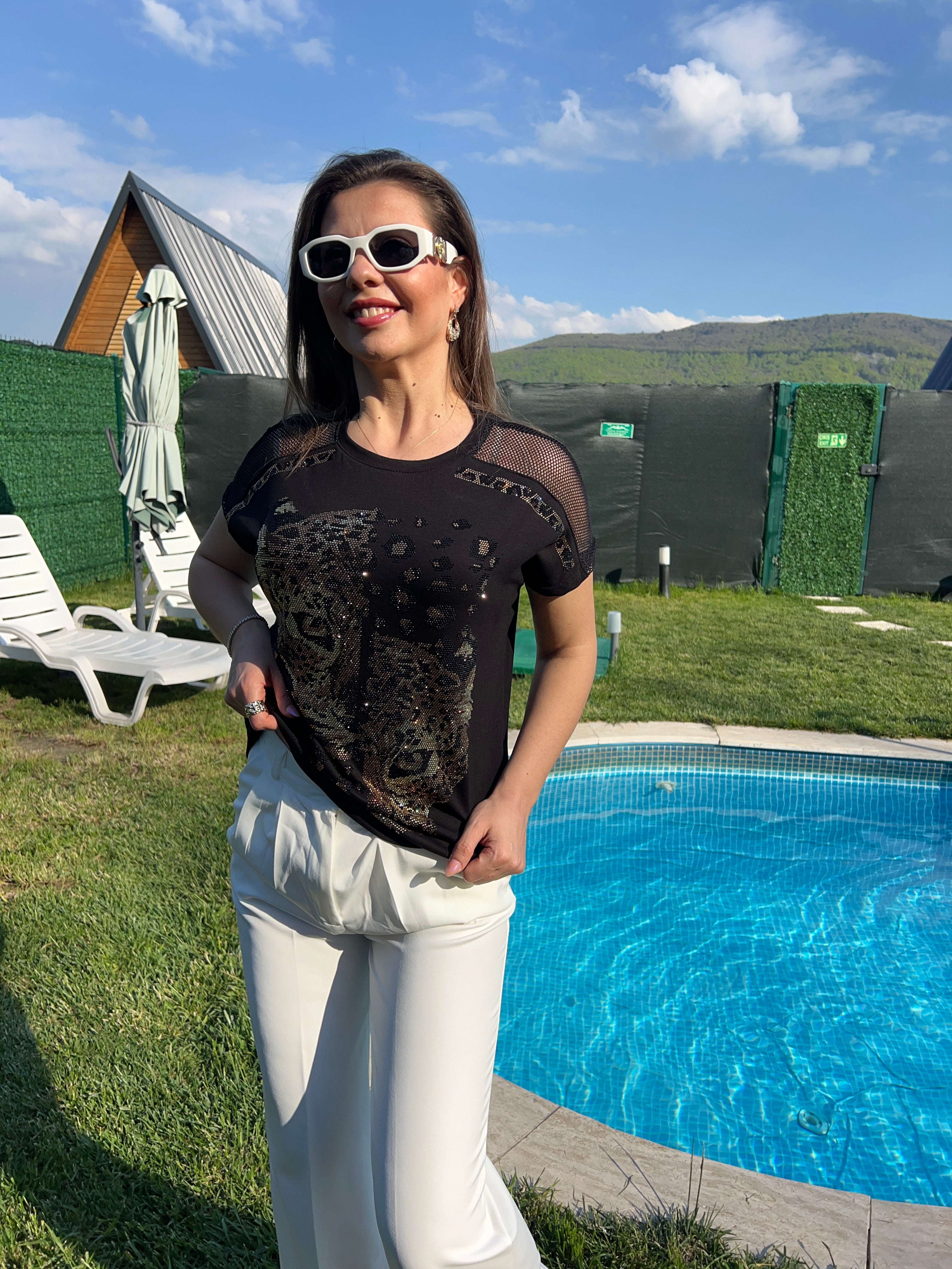 Leopar desenli taşlı siyah bluz