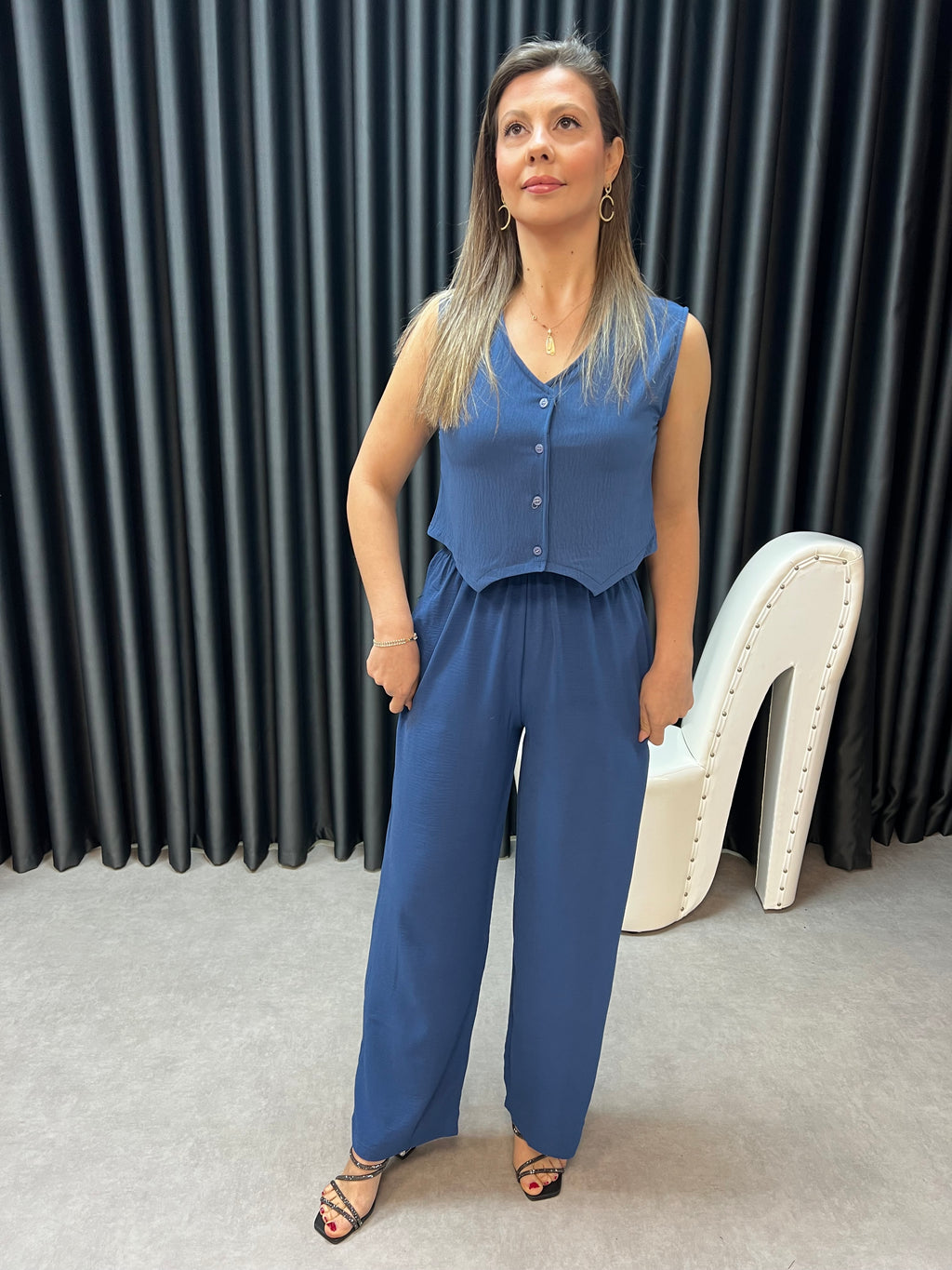 Mavi yelekli takım