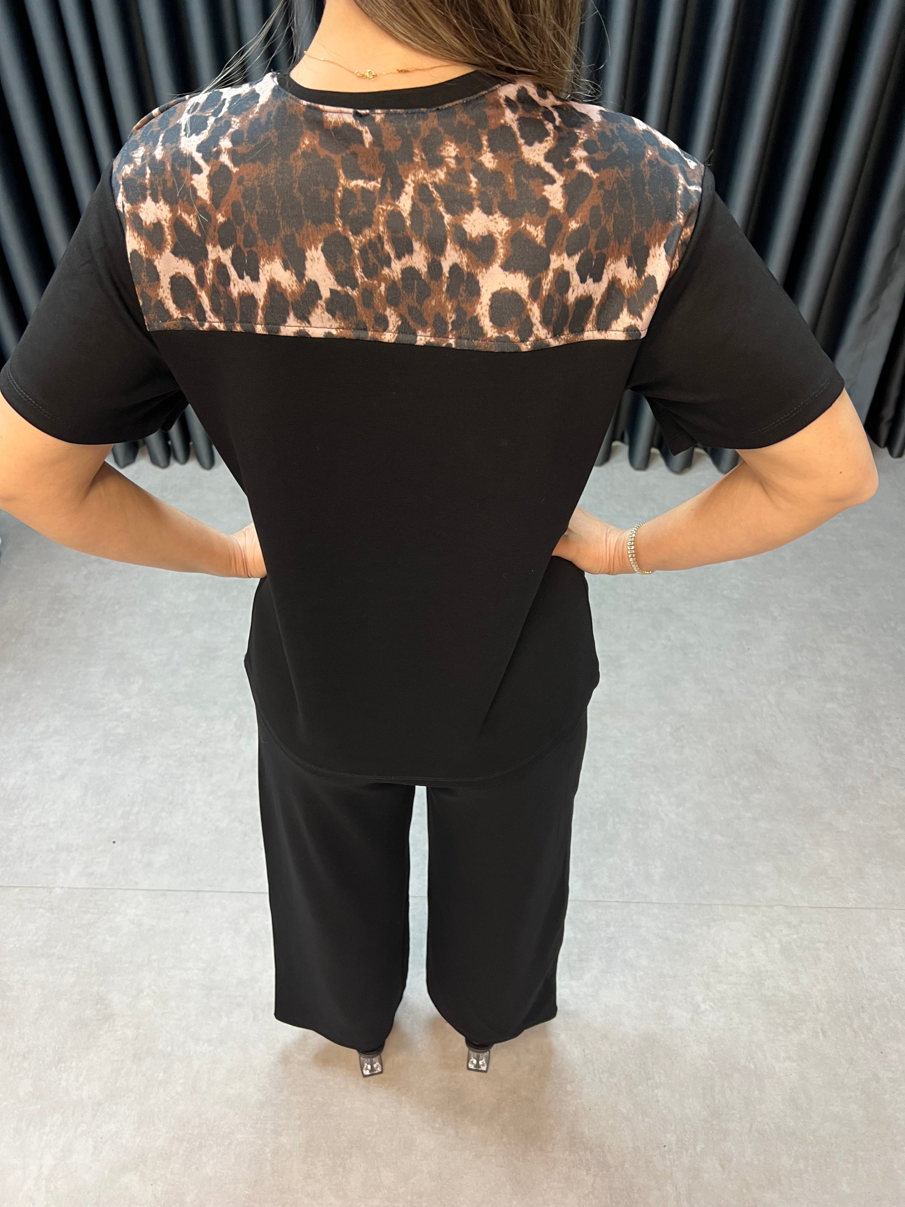 Siyah leopar bağlama detaylı takım