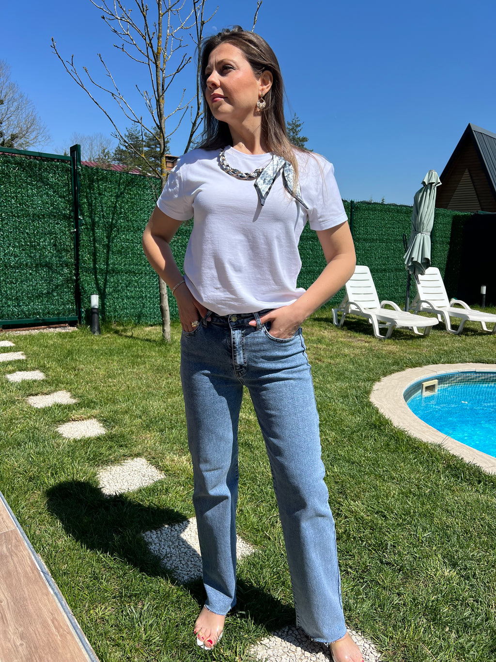 Beyaz Zincir Detaylı T-Shirt